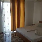 Πανσιόν Vila Yza *