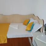 Vila Yza Πανσιόν *
